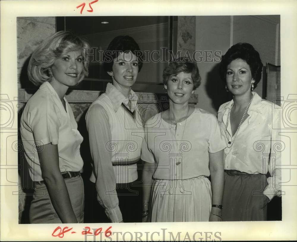 1978 Press Photo Ladies gather at opening of new fashion salon in Westheimer- Historic Images