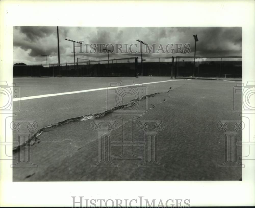 1990 Press Photo Damaged courts at Southwest Tennis Center - hcs24403- Historic Images