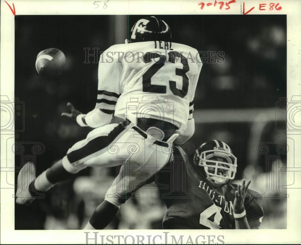 1984 Press Photo Texas A&M and Houston play college football - hcs24416- Historic Images