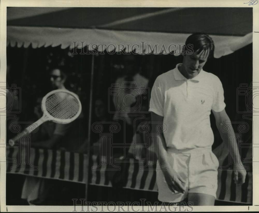 1972 Press Photo Yugoslavian Nikki Pilic throw racket after missing tennis ball- Historic Images