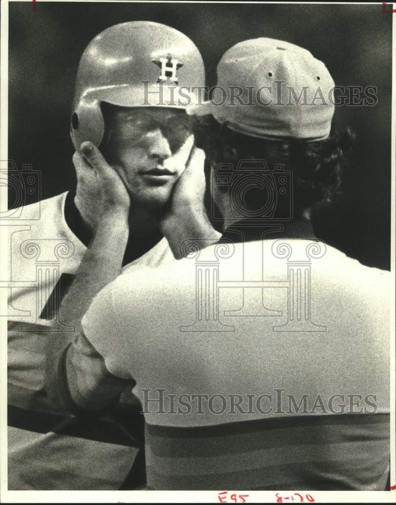 1980 Press Photo Houston Astros baseball player Terry Puhl and trainer Don Kiger- Historic Images