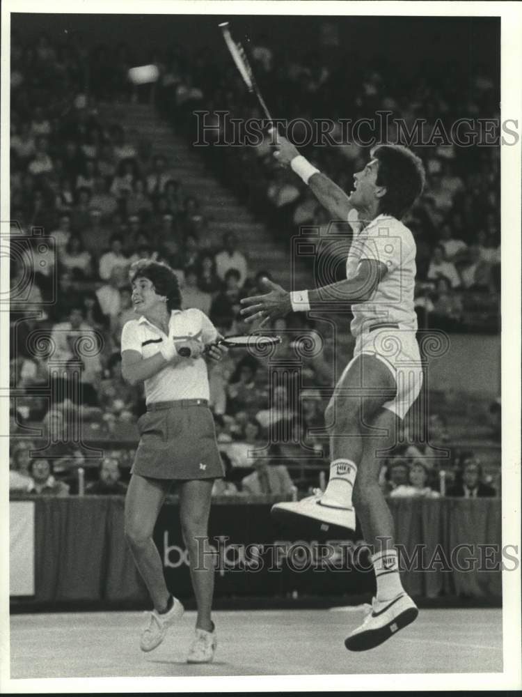 1984 Press Photo Tennis&#39; Butch Walts &amp; Betsey Nagelsen win at mixed doubles- Historic Images