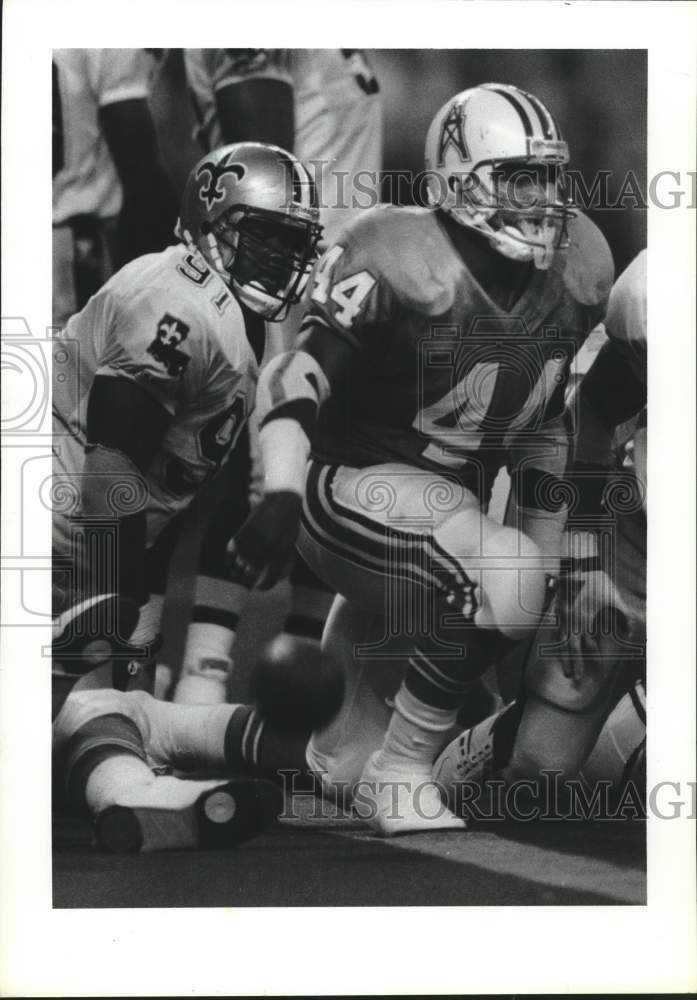 1990 Press Photo Oilers Lorenzo White spikes ball after TD against Saints- Historic Images