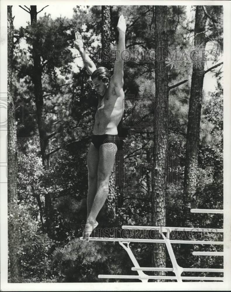 1977 Press Photo Diver Kent Vosler in action - hcs24895- Historic Images