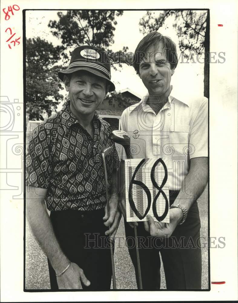 1980 Press Photo Golfers Bob Twaddell, Houston, and Bill Holstead; Bob scored 68- Historic Images