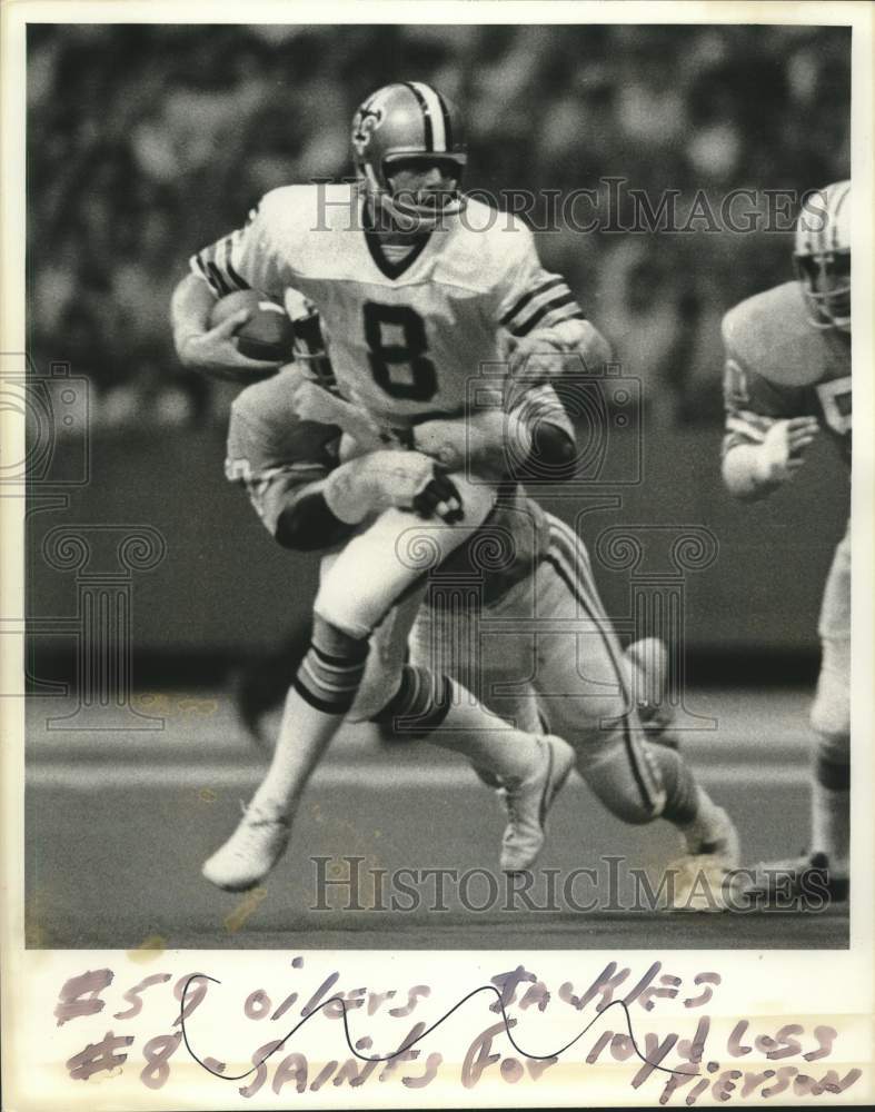 1975 Press Photo Houston Oilers football player Ted Washington sacks Saints QB- Historic Images