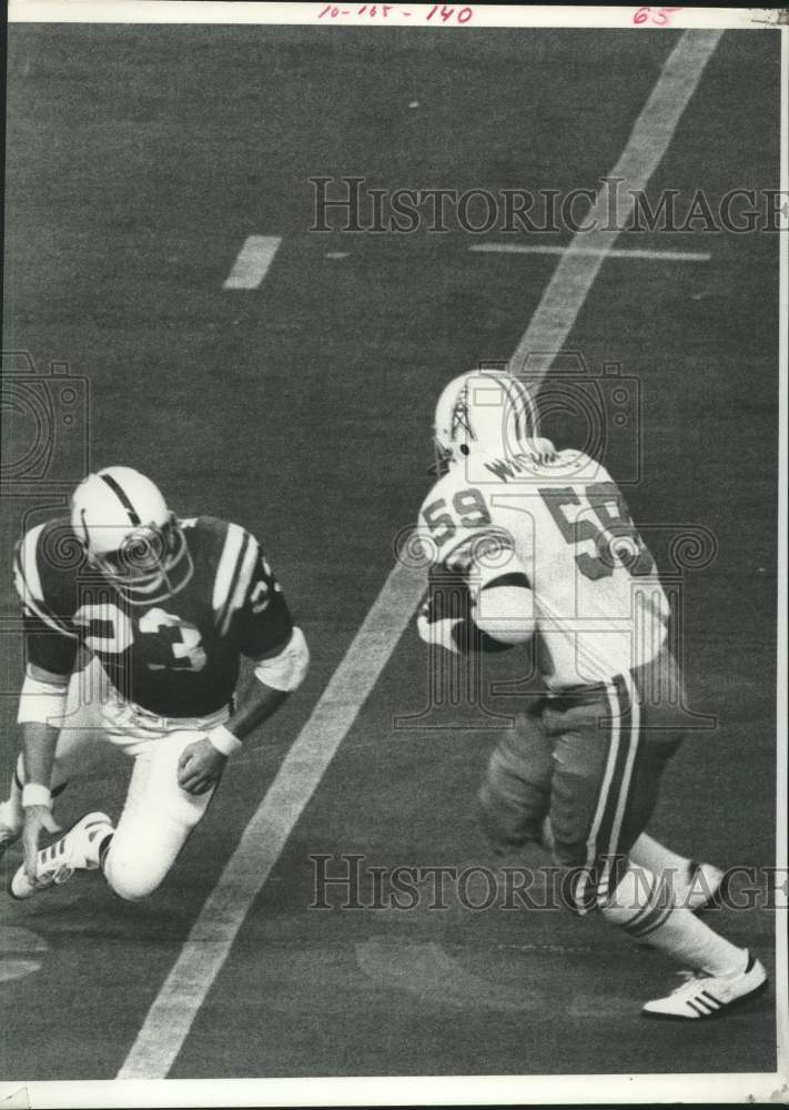 1977 Press Photo Houston Oilers football player Ted Washington intercepts pass- Historic Images