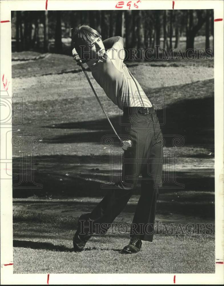 1979 Press Photo Oklahoma's Jeff Walser tees off at ninth hole on golf course- Historic Images