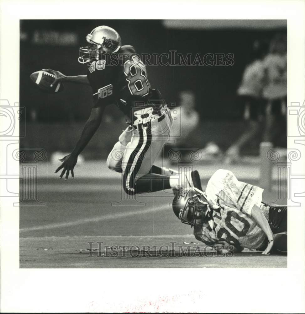 1987 Press Photo West Orange-Stark's Eric West eludes Tivy's Matt Scafe for TD- Historic Images