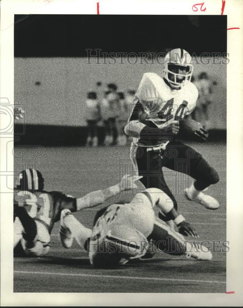 1977 Press Photo Football player Willie Wilder runs for a touchdown - hcs25044- Historic Images