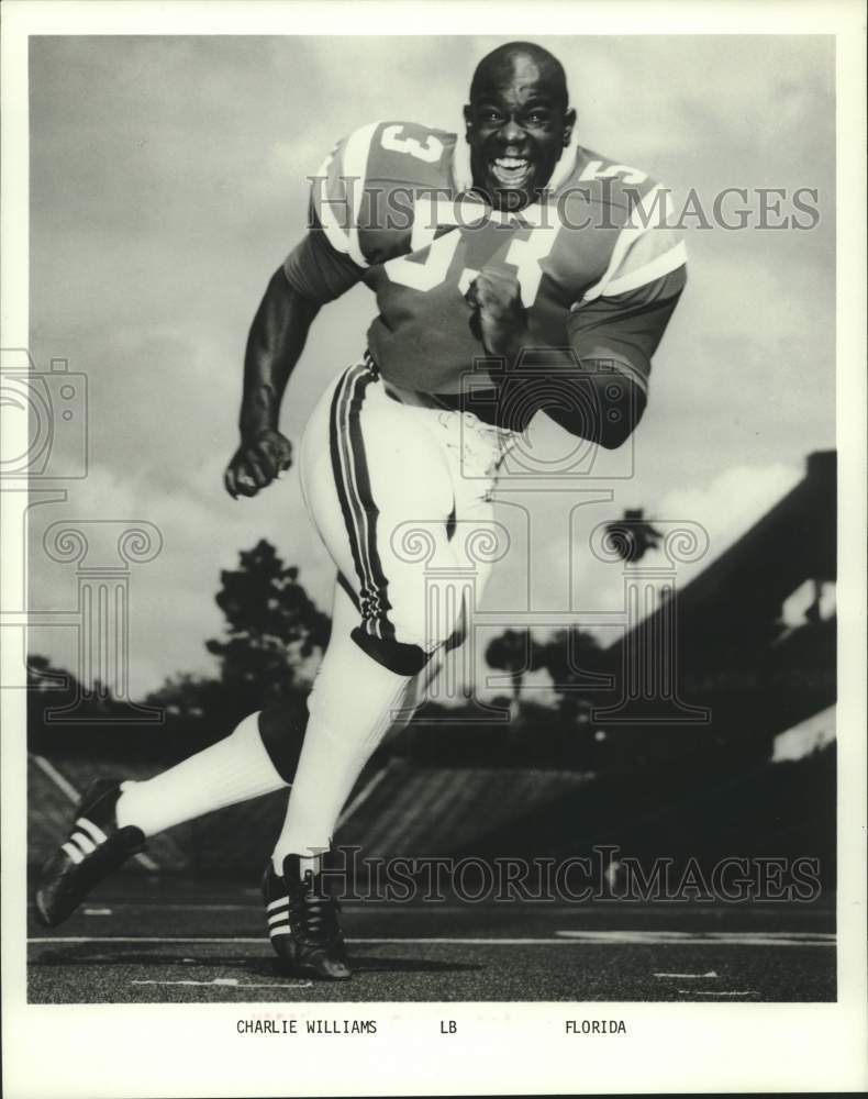 1977 Press Photo Florida football linebacker Charlie Williams runs in practice- Historic Images