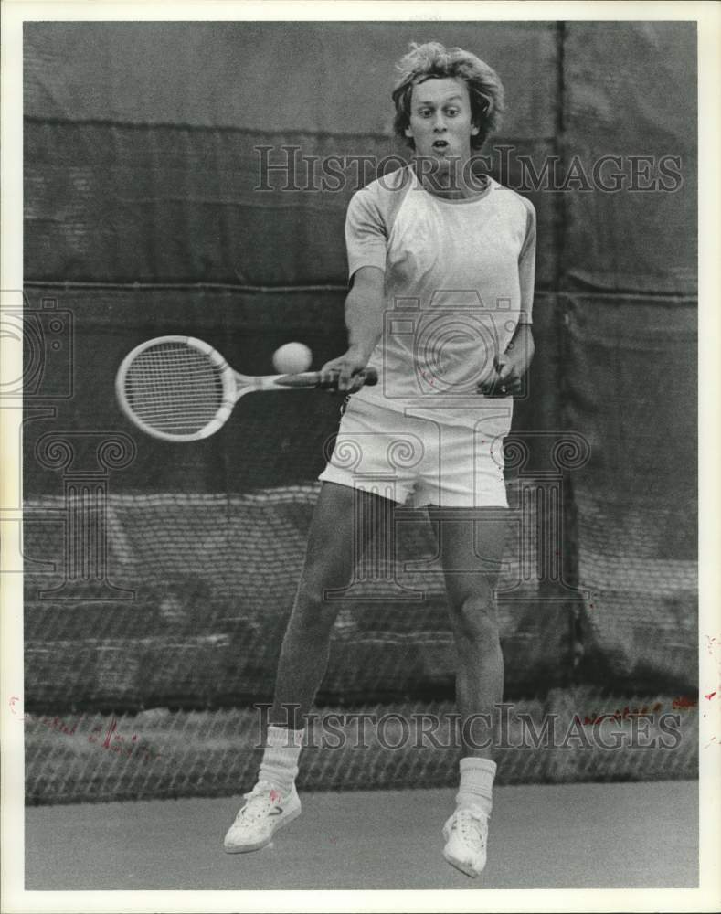 1972 Press Photo Tennis player Ross Walker in action - hcs25141- Historic Images