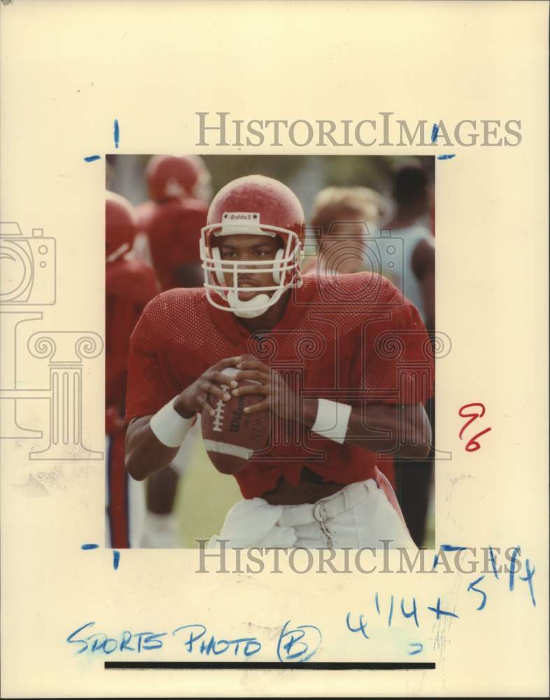 1990 Press Photo University of Houston football player Andre Ware at practice- Historic Images