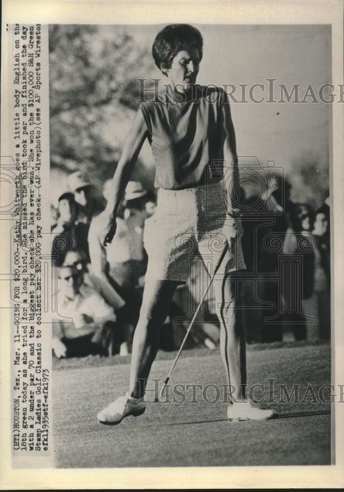 1973 Press Photo Golfer Kathy Whitworth encourages her putt in Houston match- Historic Images