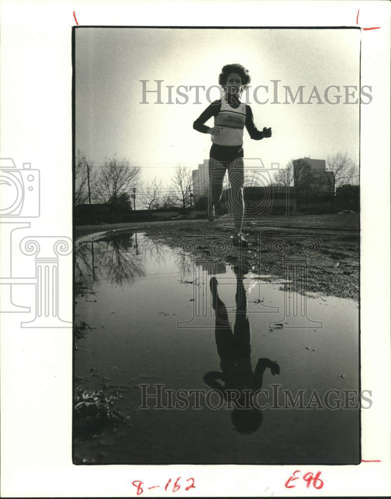 1984 Press Photo Olympic hopeful runner Vanessa Vajdos in action - hcs25369- Historic Images