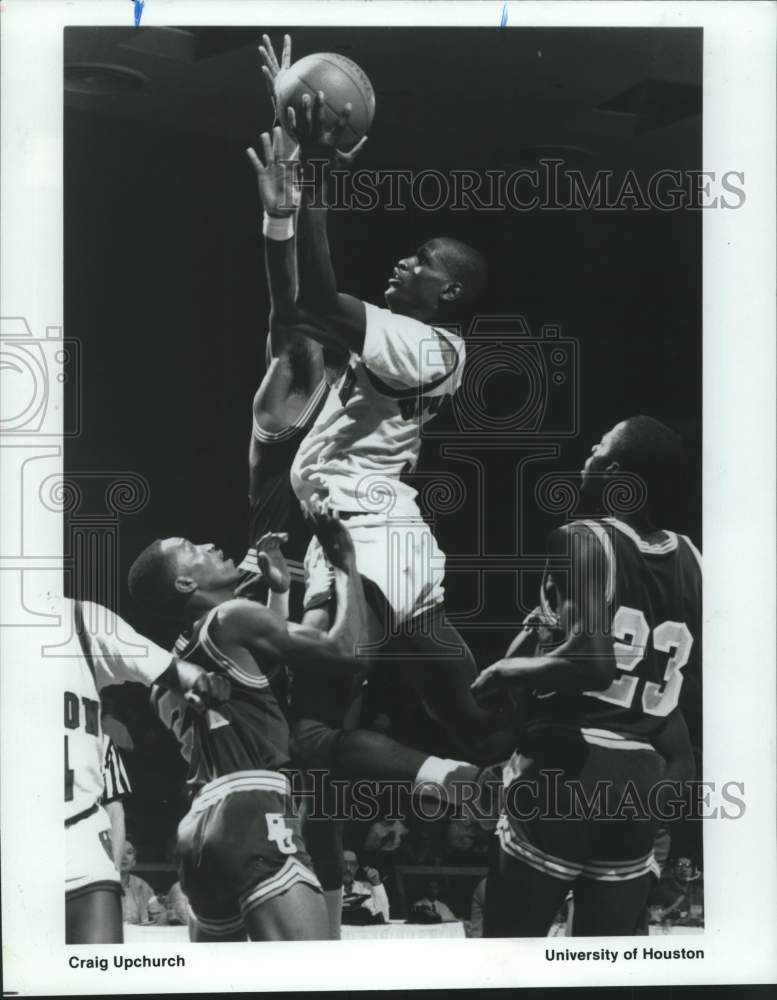 1989 Press Photo University of Houston basketball player Craig Upchurch shoots- Historic Images