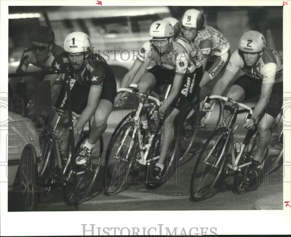 1988 Press Photo Cyclists race behind the pace car in Night Riders competition- Historic Images