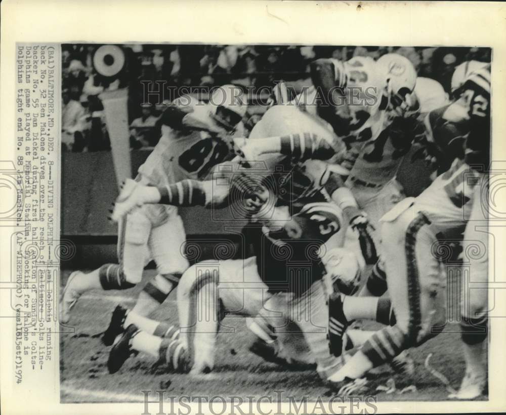 1974 Press Photo Miami Dolphins and Baltimore Colts play NFL football- Historic Images