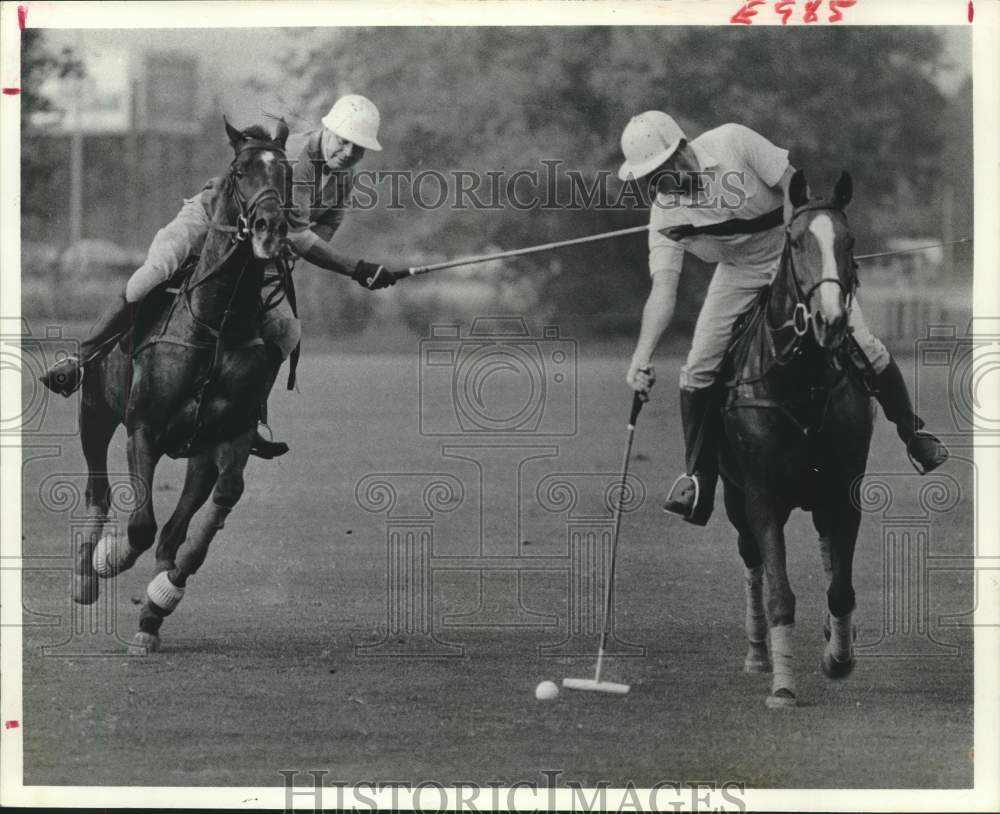 1974 Press Photo Polo players Del Carroll and Houston&#39;s Will Farish III- Historic Images