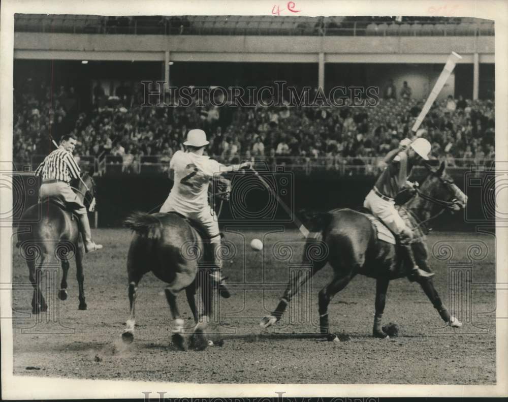 1966 Press Photo Alfred Pennell and Jack Murphy play polo - hcs25507- Historic Images