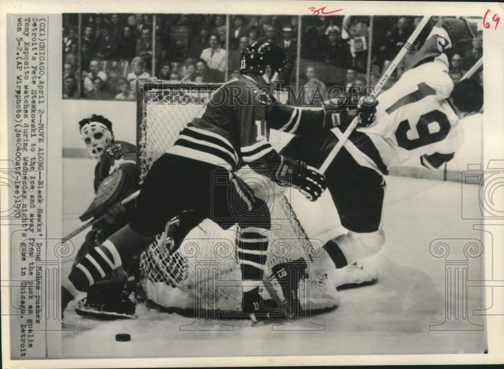 1970 Press Photo Chicago Blackhawks and Detroit Red Wings play NHL hockey- Historic Images