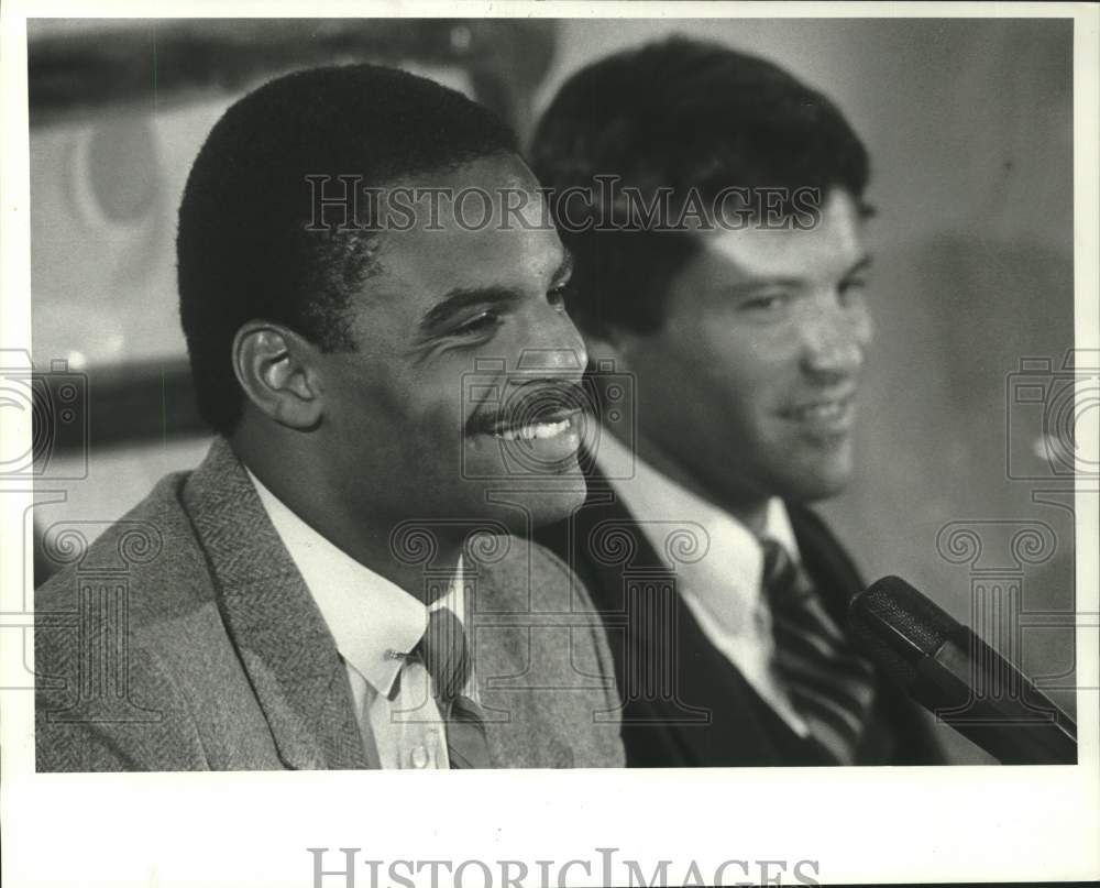 1984 Press Photo Houston Oilers football player Warren Moon - hcs25663- Historic Images