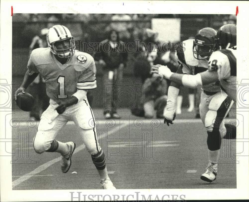 1985 Press Photo Houston Oilers football player Warren Moon in action- Historic Images