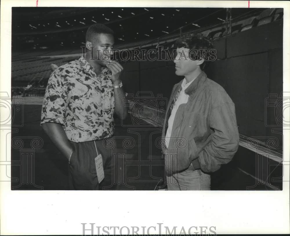 1990 Press Photo Detroit Lions prospect Andre Ware with agent Leigh Steinberg- Historic Images