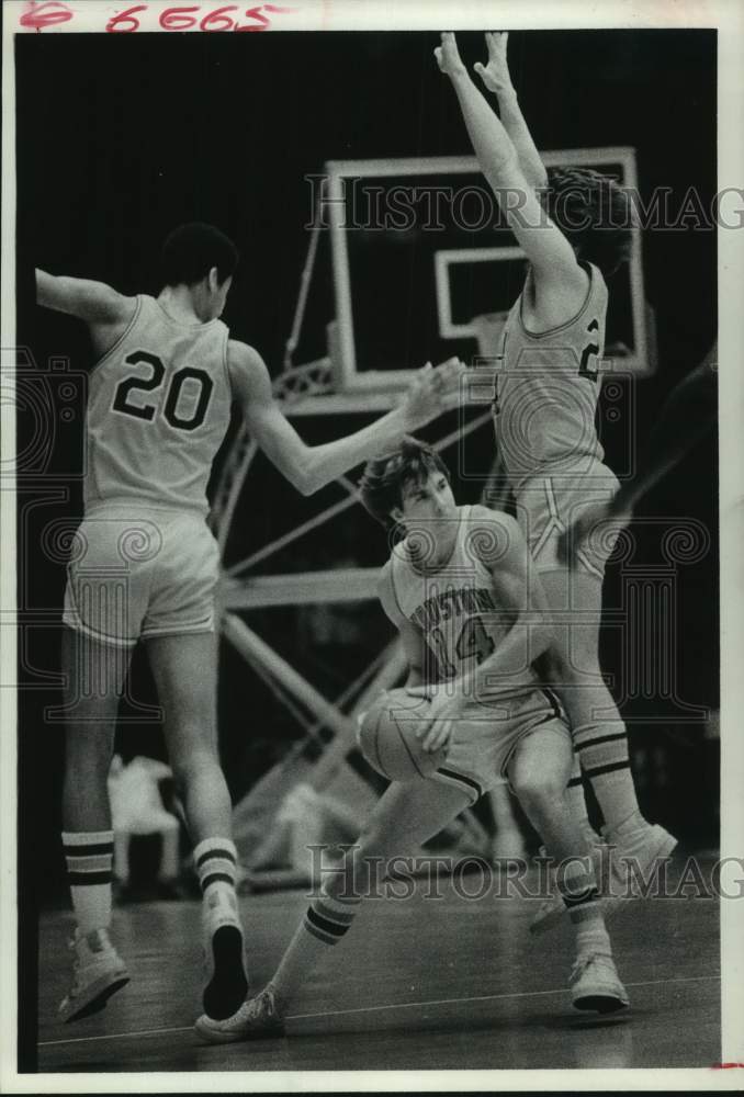 1977 Press Photo University of Houston basketball player Ken Crolle in action- Historic Images