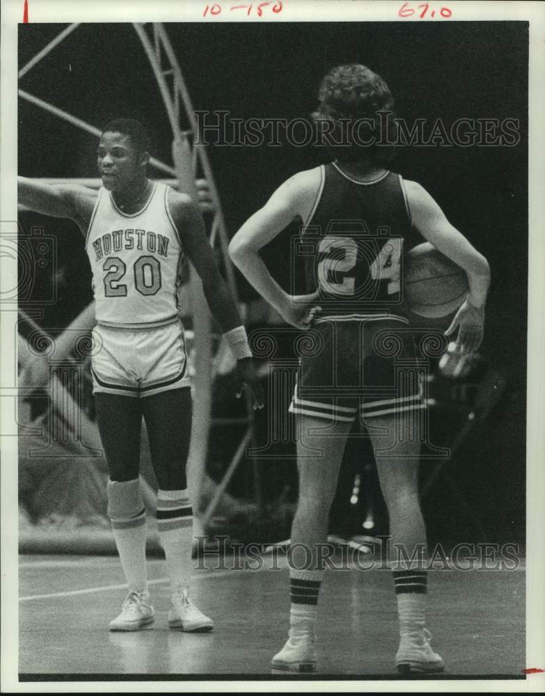 1977 Press Photo University of Houston basketball player Kevin Crow in action- Historic Images