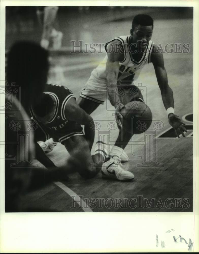 1989 Press Photo Houston and Rice play men&#39;s college basketball - hcs26014- Historic Images