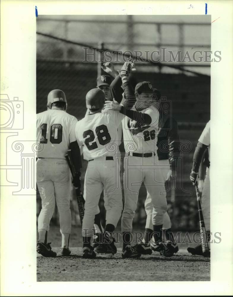 1989 Press Photo University of Houston baseball players celebrate a home run- Historic Images