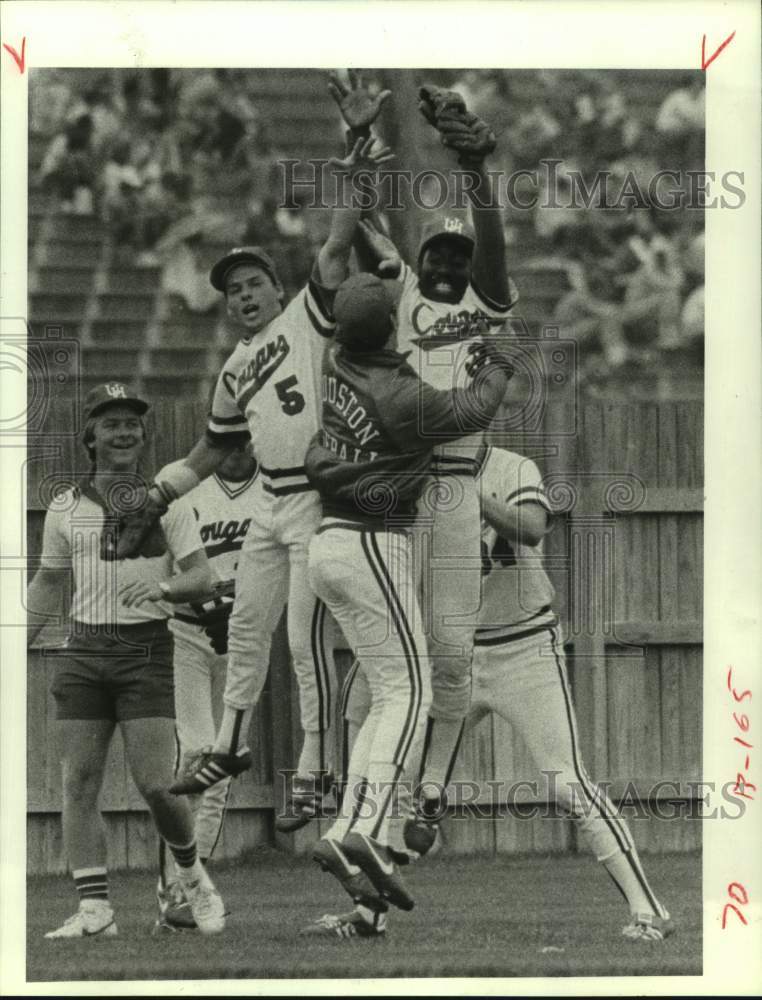 1984 Press Photo University of Houston baseball players celebrate a catch- Historic Images