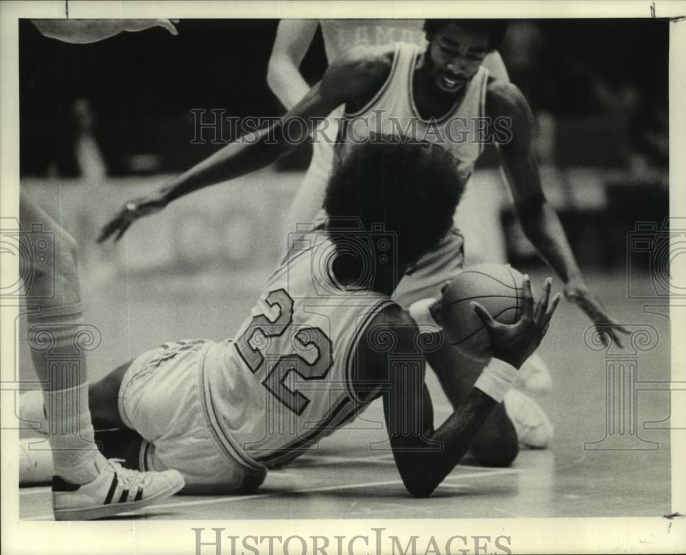 1974 Press Photo University of Houston basketball players in action - hcs26157- Historic Images