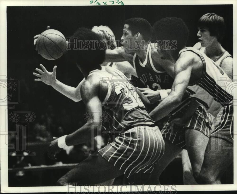 1977 Press Photo Indiana State and Houston play college basketball - hcs26161- Historic Images