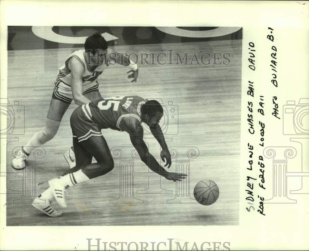 1983 Press Photo Houston and North Carolina State play college basketball- Historic Images