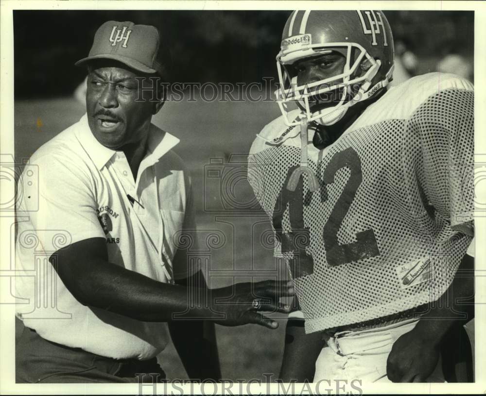 1985 Press Photo University of Houston football Elmer Redd with player- Historic Images