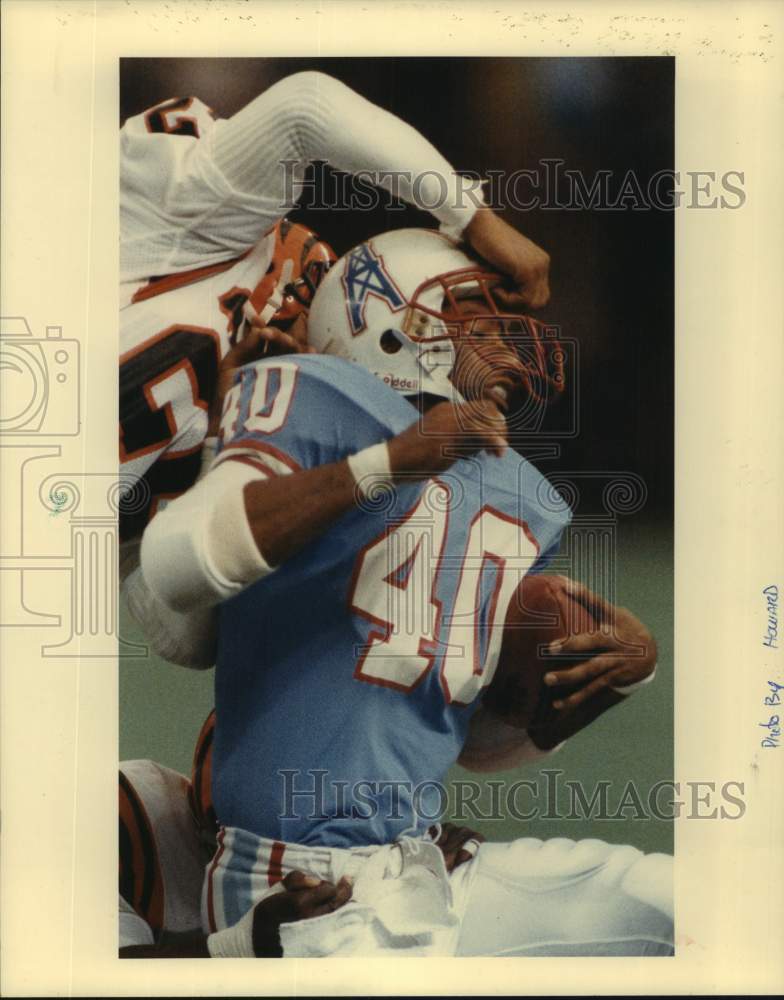 1985 Press Photo Houston Oilers&#39; Butch Woolfolk hangs onto the ball - hcs26263- Historic Images