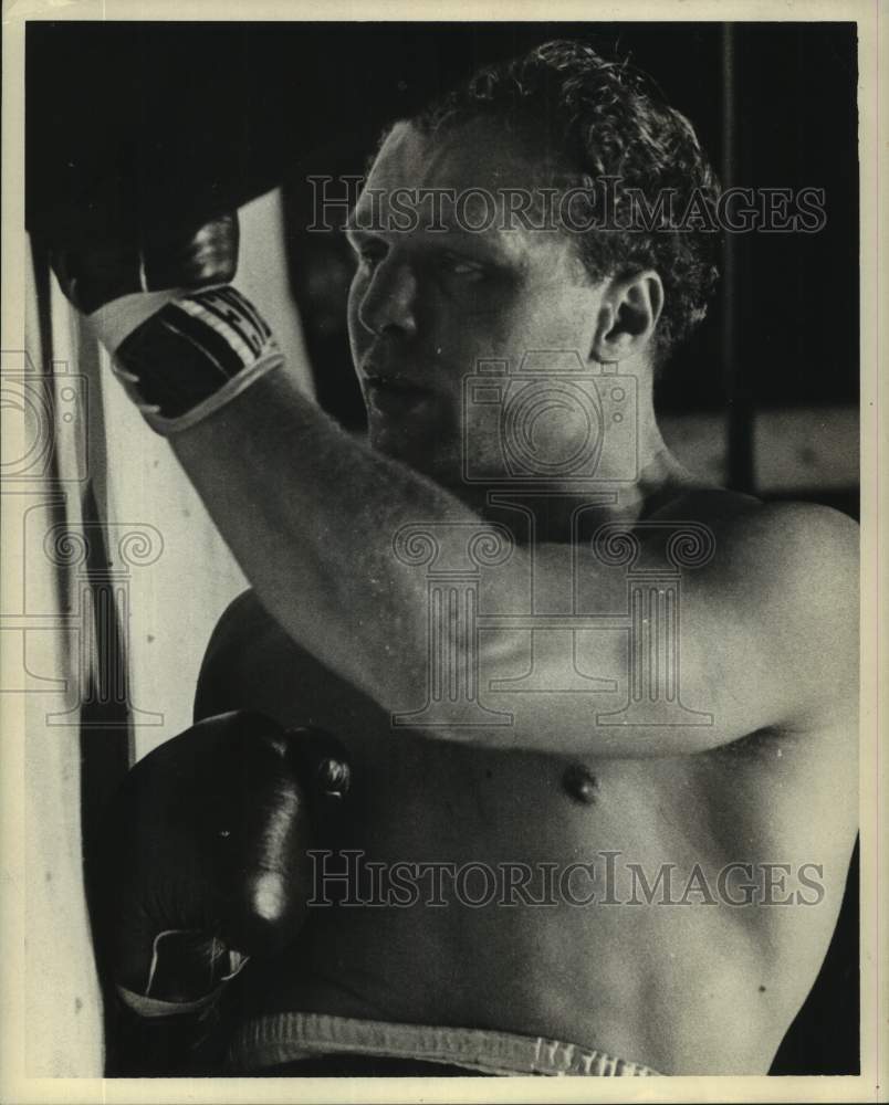 1969 Press Photo Boxer Dave Zyglewitz wins by decision - hcs26277- Historic Images