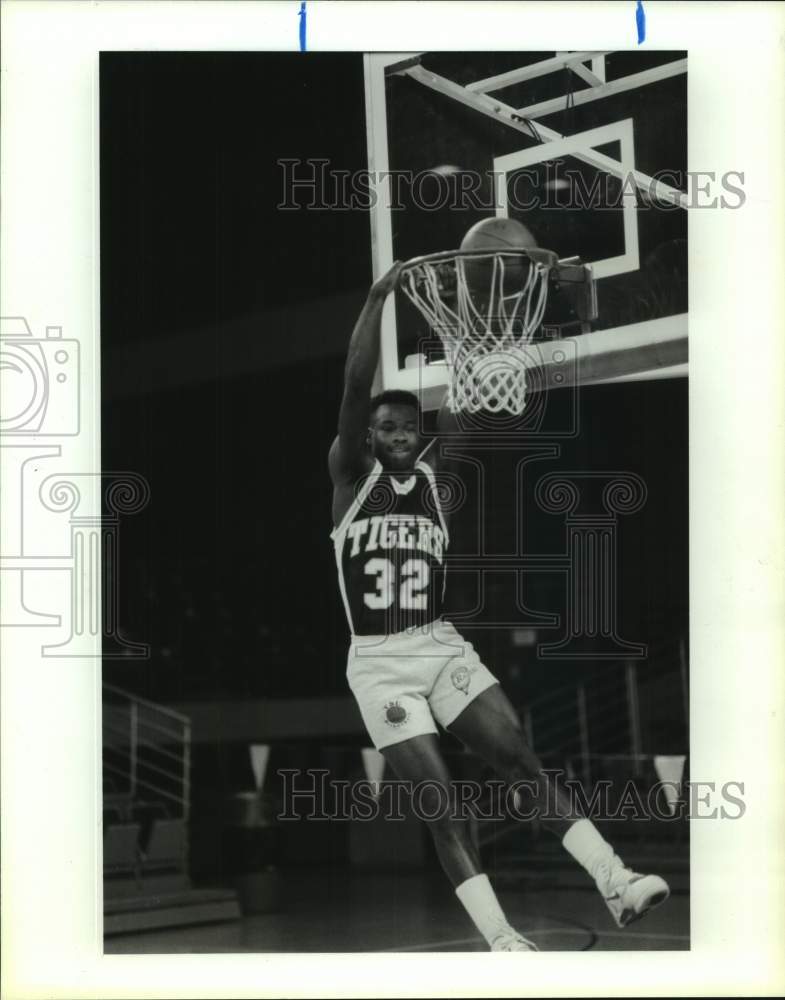 1991 Press Photo Basketball dunk time for Texas Southern&#39;s Ray Younger- Historic Images