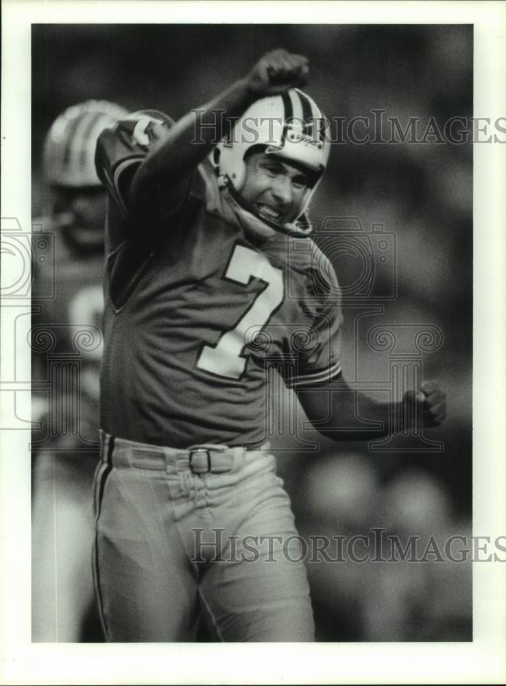 1990 Press Photo Houston Oilers football kicker Tony Zendejas reacts to FG- Historic Images