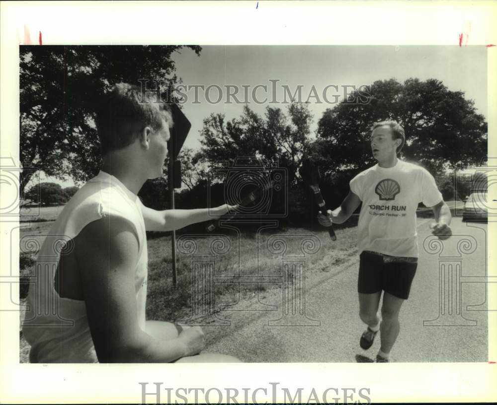 1986 Press Photo The torch relay leading to Olympic Festival Opening Ceremonies- Historic Images