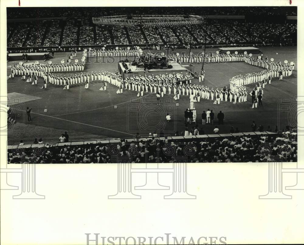 1986 Press Photo 400 musicians form Texas outline in Festival Opening Ceremonies- Historic Images