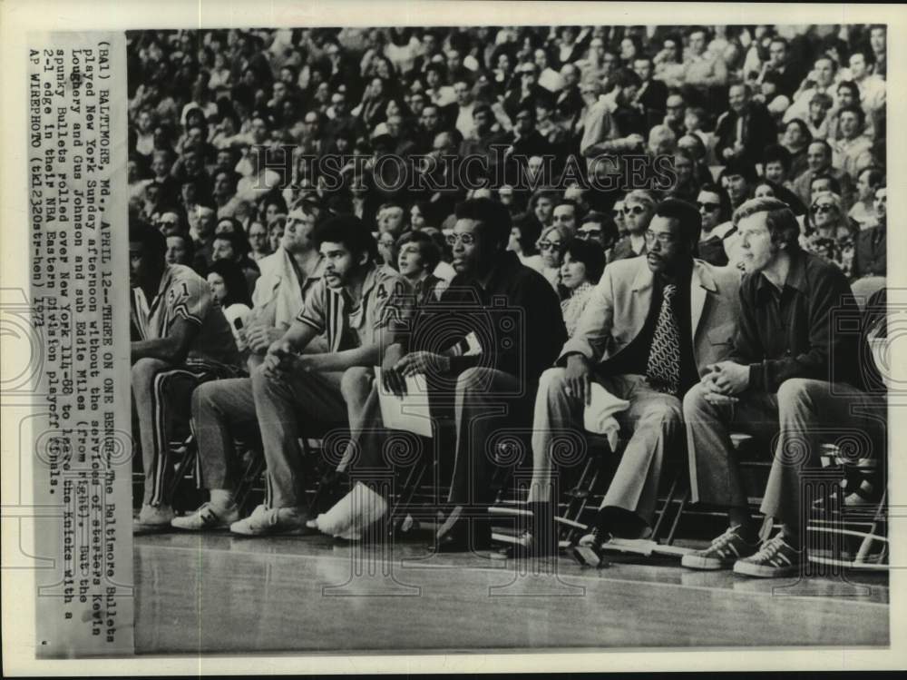 1971 Press Photo Bullets Kevin Loughery, Gus Johnson, Eddie Miles sit out Knicks- Historic Images