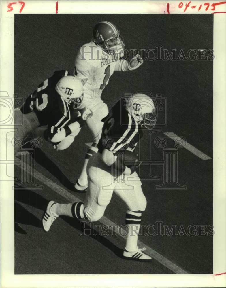 1977 Press Photo Texas A&amp;M&#39;s George Woodard takes off with the ball - hcs26563- Historic Images