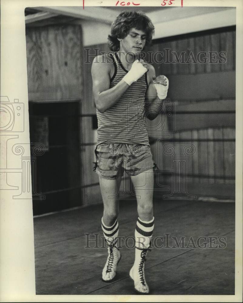 1974 Press Photo Boxer Maurice "Termite" Watkins - hcs26631- Historic Images
