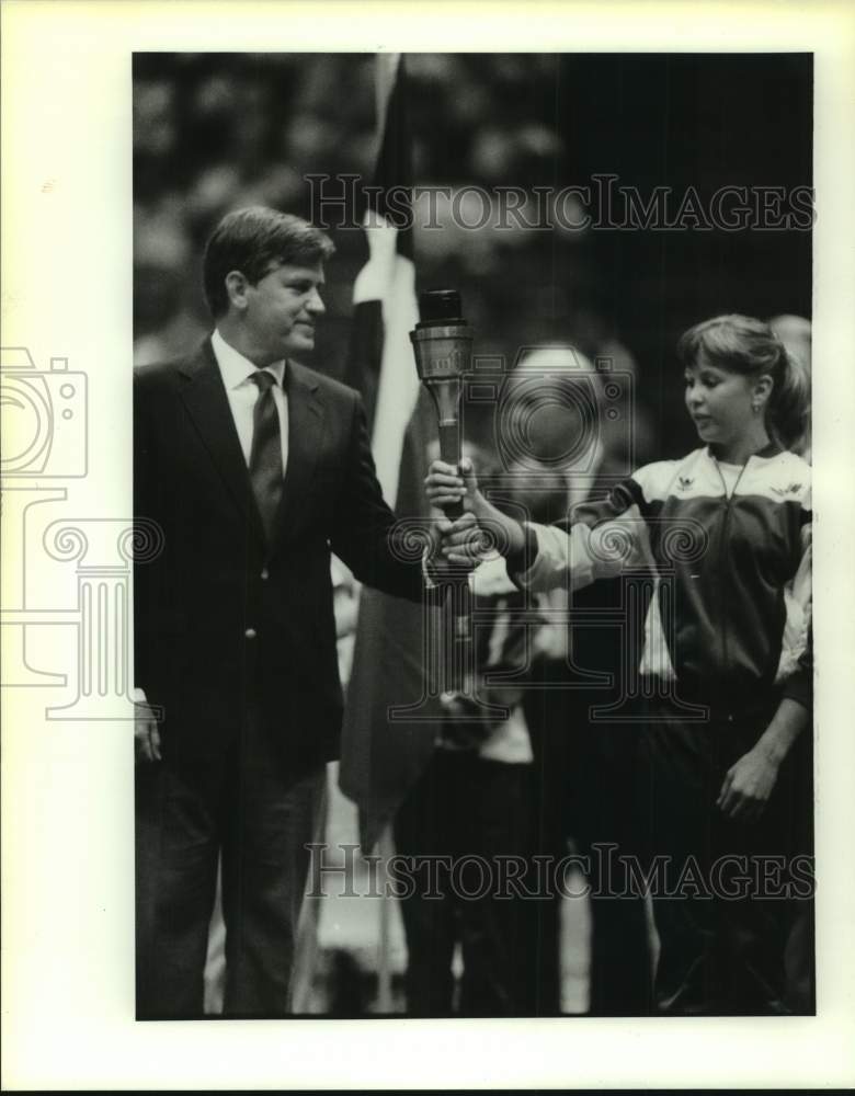 1986 Press Photo Gymnast Michelle Dussere hands torch to Gov. Jim Martin, N.C.- Historic Images