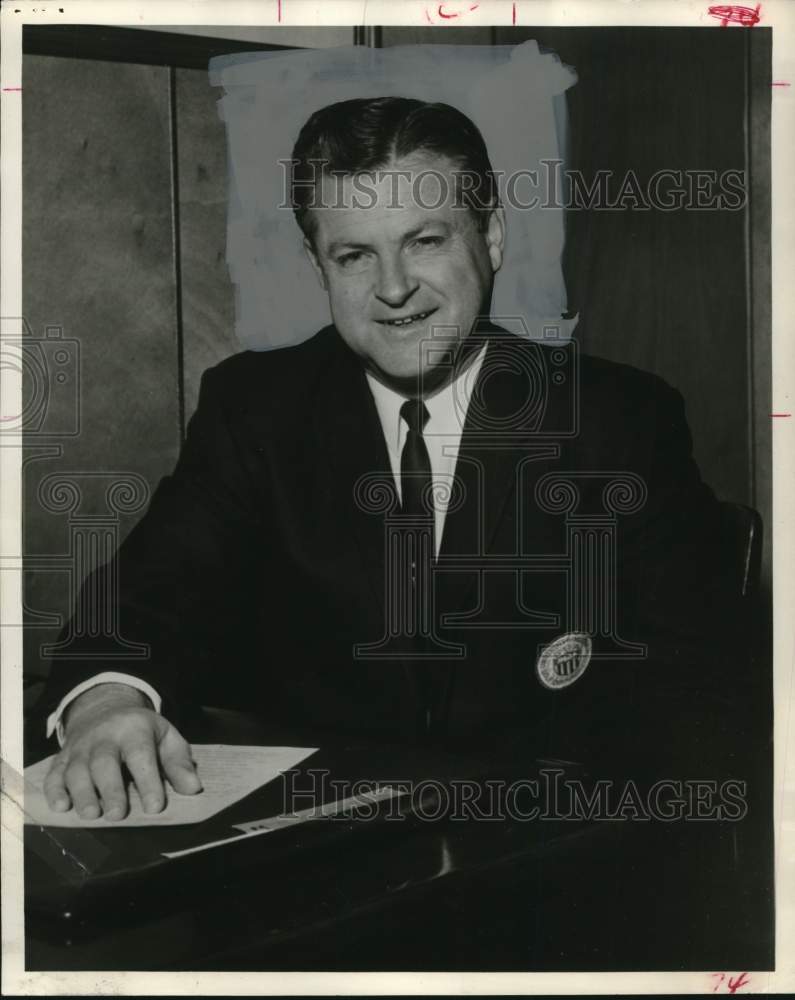 1962 Press Photo University of Houston Golf Coach Dave Williams in Office- Historic Images