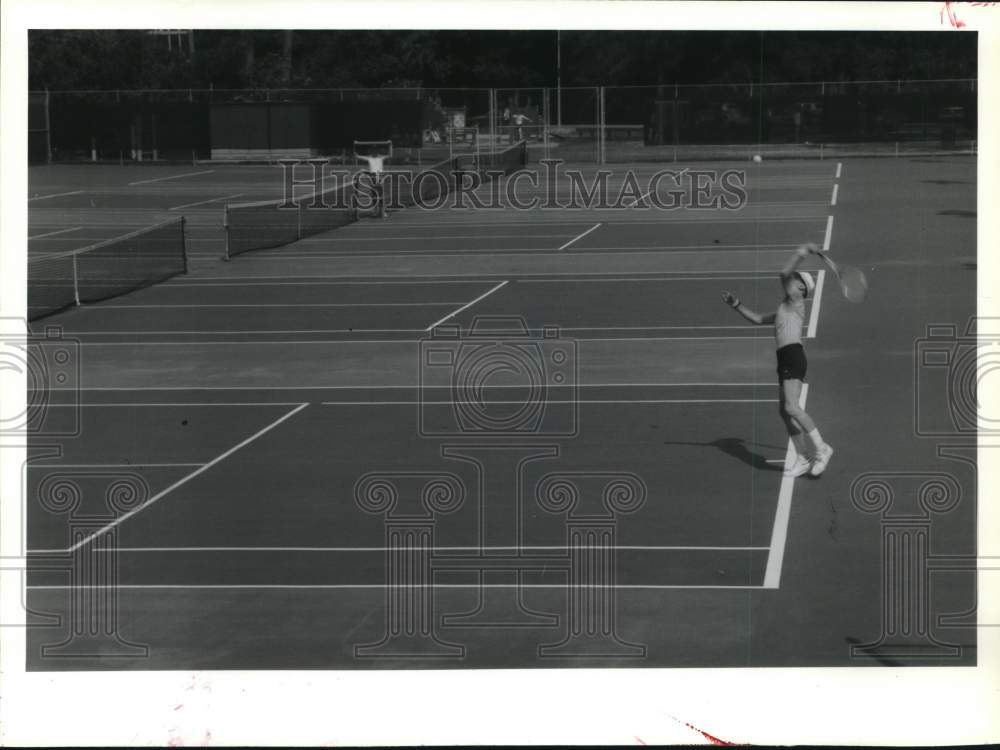 1987 Press Photo Tennis Player Richard Schmidt at Memorial Park Tennis Courts- Historic Images