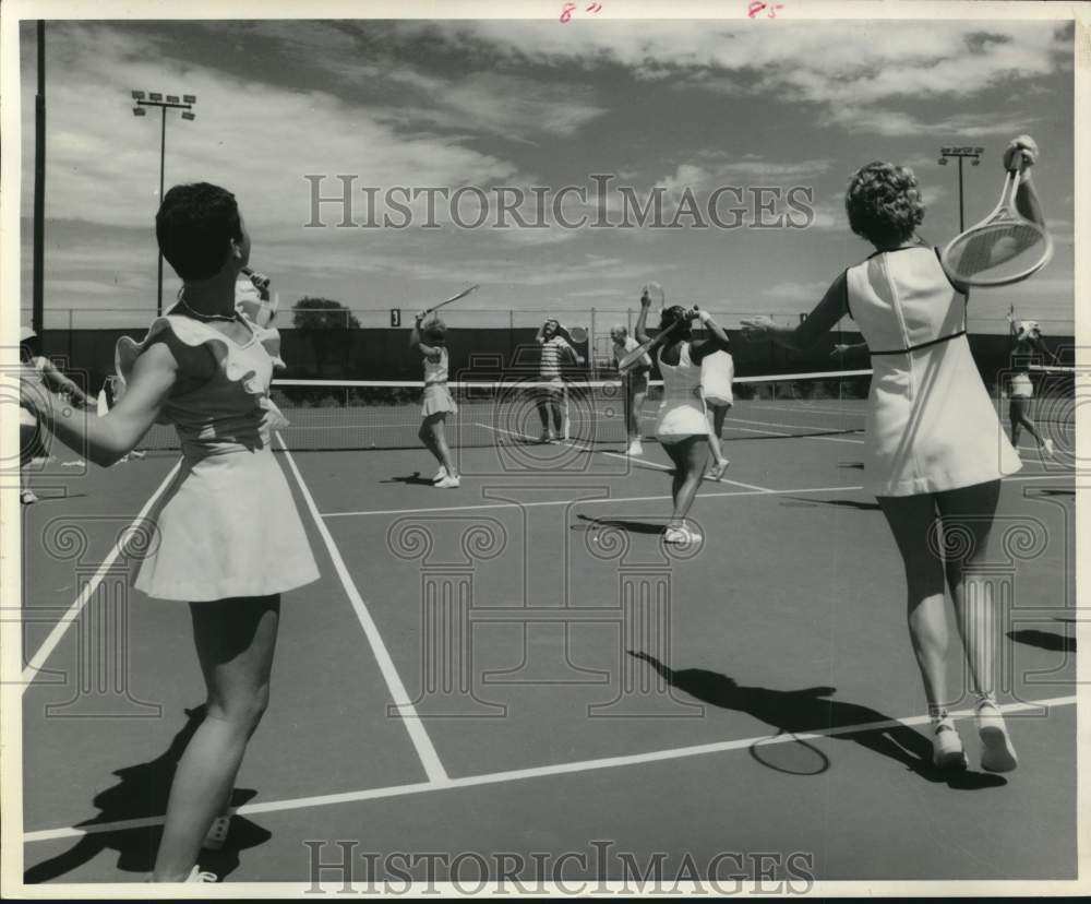 1975 Press Photo Tennis Coaches John Newcombe and Clarence Mabry at Quail Valley- Historic Images